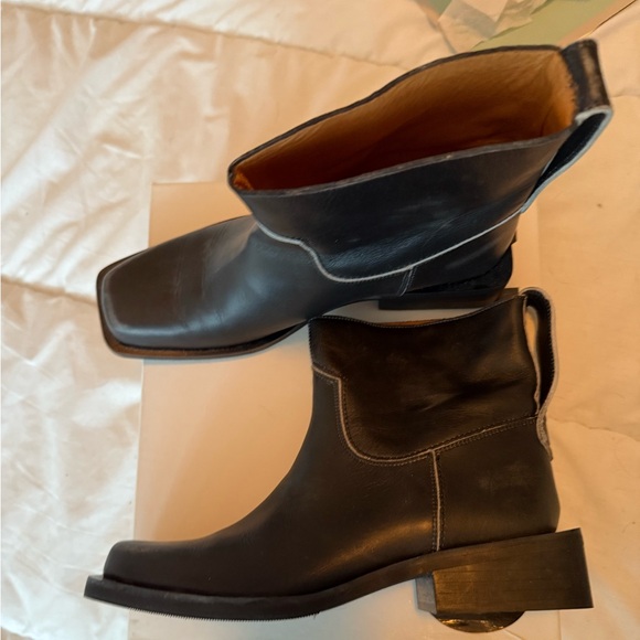 Ganni Aged Effect Leather Ankle Boots (size 41 EU/IT 10 US) - Picture 3 of 8